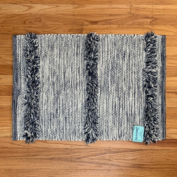 ❌SOLD❌ NWT Blue Textured Fringe Woven Area Rug - Picture 4 of 8